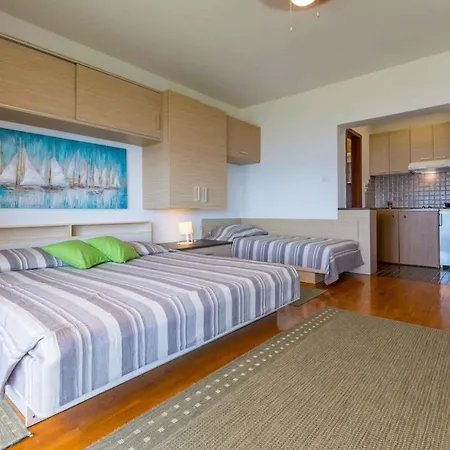 Apartment In 39516 Crikvenica