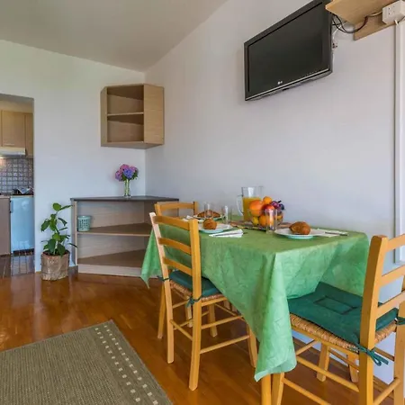 Apartment In 39516 Crikvenica